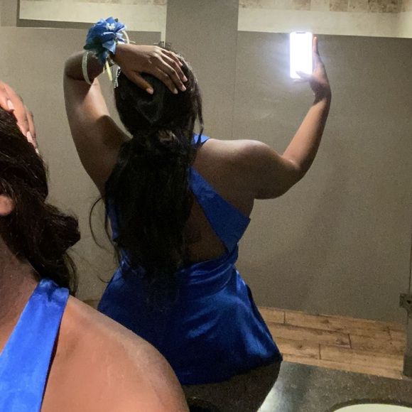 I am selling my royal blue prom dress, super comfy and even has deep pockets!!! - Picture 3 of 3